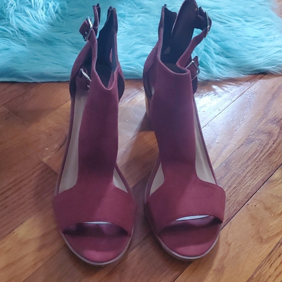 shoe - Picture 1 of 1